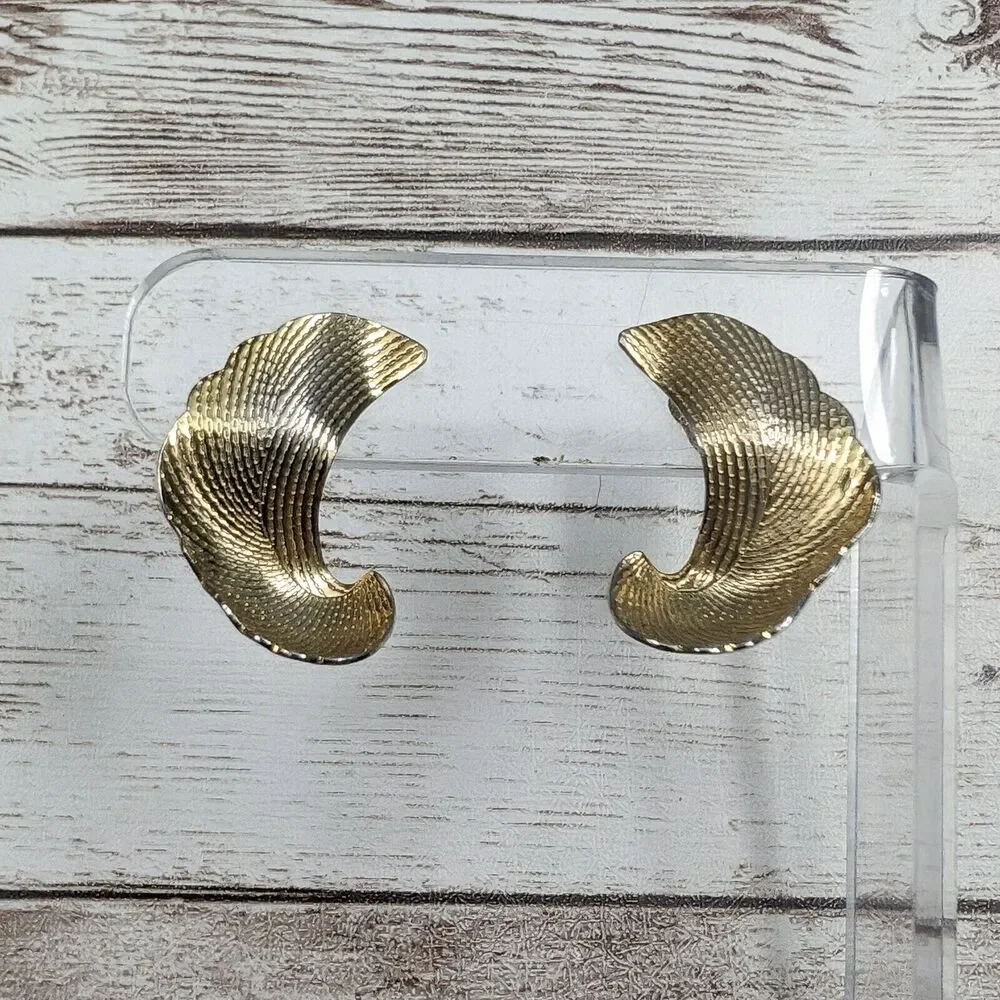 Vintage Avon Clip On Earrings - Gold Tone Swish 7/8